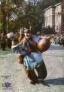 Zielona Góra; korowód "Dni Winobrania", Bachanalia - popularny "Moczygęba" z gąsiorem i kielichem