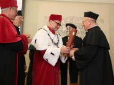 Uroczystość wręczenia tytułu doktora honoris causa Uniwersytetu Zielonog&oacute;rskiego profersorowi Zbigniewowi Kowalowi (fot. 2)