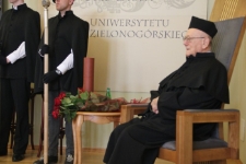 Uroczystość wręczenia tytułu doktora honoris causa Uniwersytetu Zielonog&oacute;rskiego profersorowi Zbigniewowi Kowalowi (fot. 8)