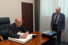 Uroczystość wręczenia tytułu doktora honoris causa Uniwersytetu Zielonog&oacute;rskiego profesorowi Owenowi Gingerichowi (fot. 15)