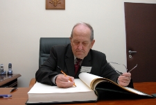 Uroczystość wręczenia tytułu doktora honoris causa Uniwersytetu Zielonogórskiego profesorowi Owenowi Gingerichowi (fot. 18)