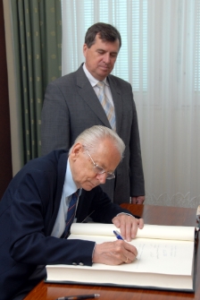 Uroczystość wręczenia tytułu doktora honoris causa Uniwersytetu Zielonogórskiego profesorowi Owenowi Gingerichowi (fot. 20)