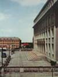 Zielona Góra; Gmach KW PZPR, w głębi Szkoła Ogólnokształcąca; The seat of the Voyevodship Committee of the Polish United Workers Party, with the primary and secondary school in the background