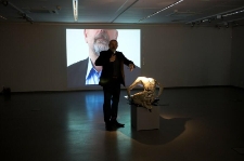 Biblioteka narcyz&oacute;w - relacja fotograficzna z wernisażu (fot. 7)